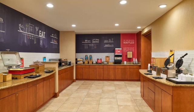 Pets Are Welcome! 3 Units in Smithfield with Complimentary Parking & Breakfast