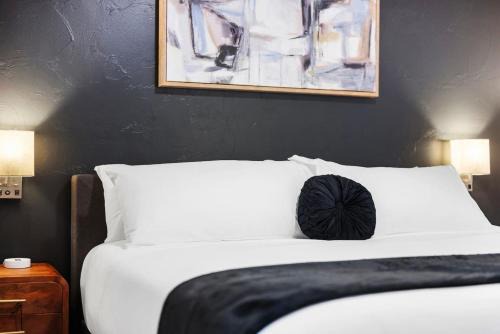 PFR Suites - Highland, 3BR 2BA Shadyside Condo, ADA, Free Parking
