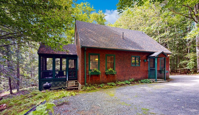 Picturesque Squam Lake House: beach/dock access & dog friendly