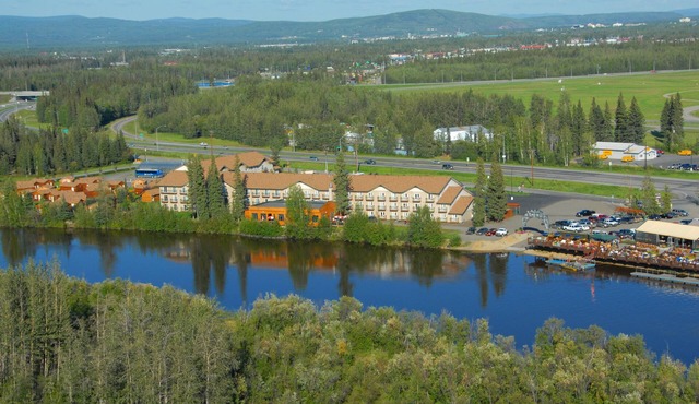 Pike's Waterfront Lodge
