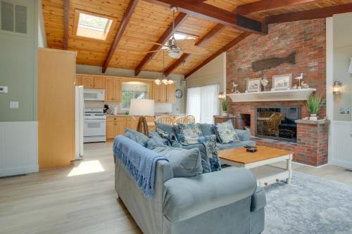 Ping-Pong Table, Beach Access: North Falmouth Home
