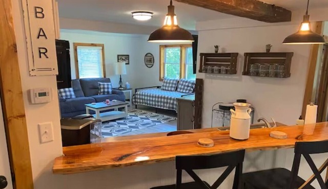 Pioneer Valley Farmhouse Near 5-Colleges