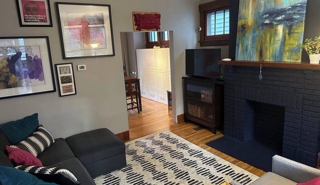 Pittsburgh city views close to all, cozy & bright 1BR - King + Dedicated Office