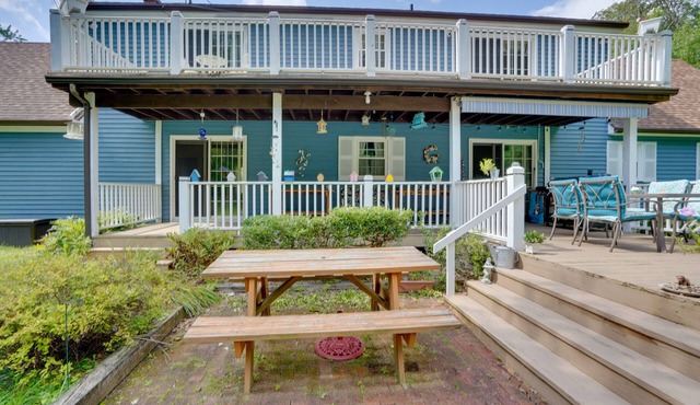 Pittsfield Home w/Deck - 12 Mi to Jiminy Peak!