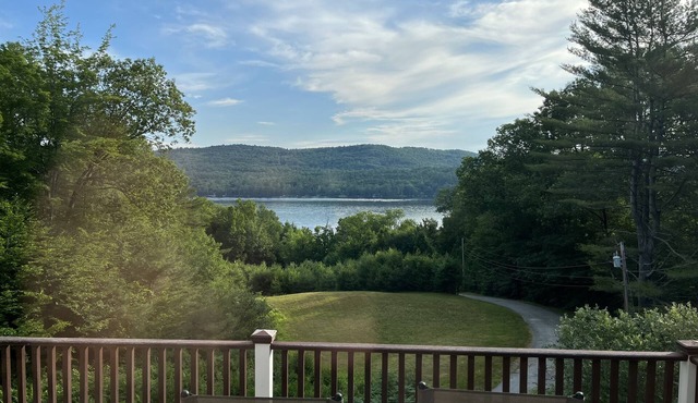 Pleasant Lake Escape: 3BR Home with Panoramic Views