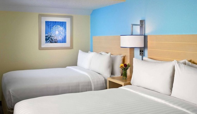 Pleasant Stay, Convenient Location! Spacious Suite w/ Kitchen, Free Parking!
