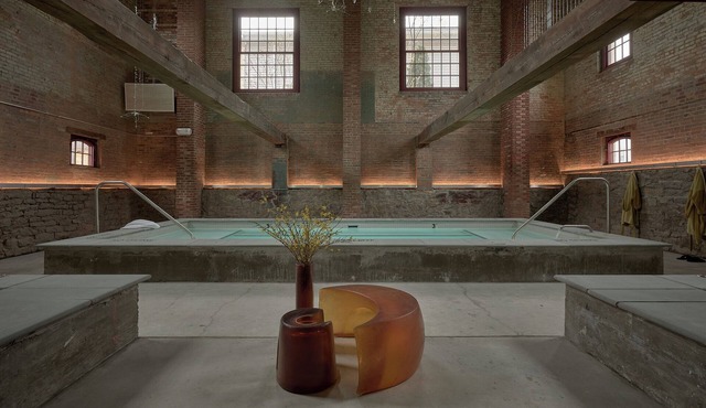 Pocketbook Hotel and Bath