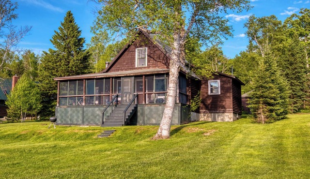 Poet's Lodge - Rustic 4 bedroom cabin on the shores of Mooselookmeguntic Lake