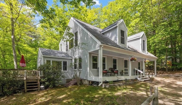 Pond Retreat: Beach, Kayak, Canoe, Deck, Firepit,