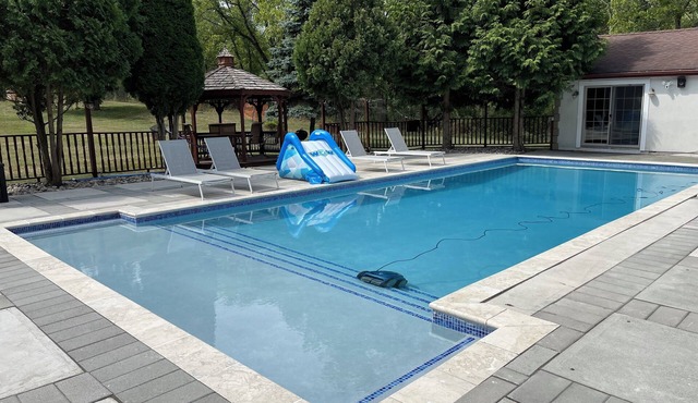Pool house on a park-like estate, Pet friendly, 7 min to LegoLand.
