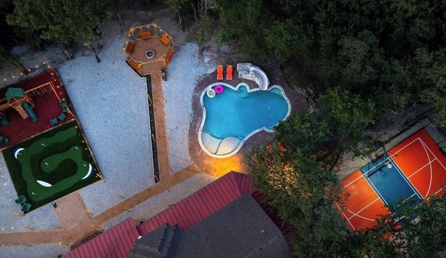 Pool Sim Pickleball Mini Golf Sleeps 24