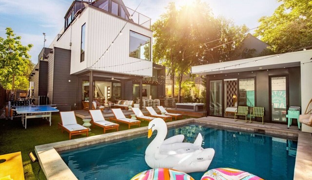 Pool, Spa, FirePits, Speakeasy, Minigolf, Sleep 18