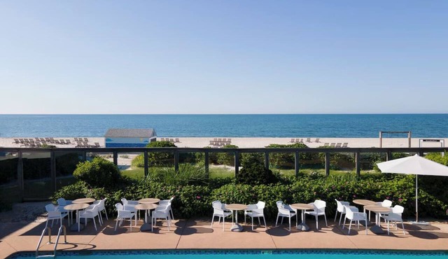 Pool View 2 Queens, Riviera Beach Resort, Private Beach, Sun Terrace