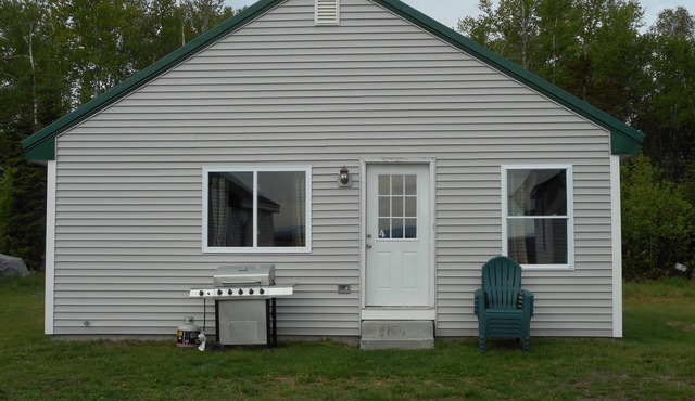 Post and beam cabin with king and bunk