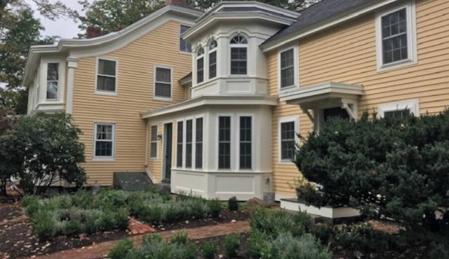 Potager Farm Historic Private Townhouse Sleeps 4 with Pool.