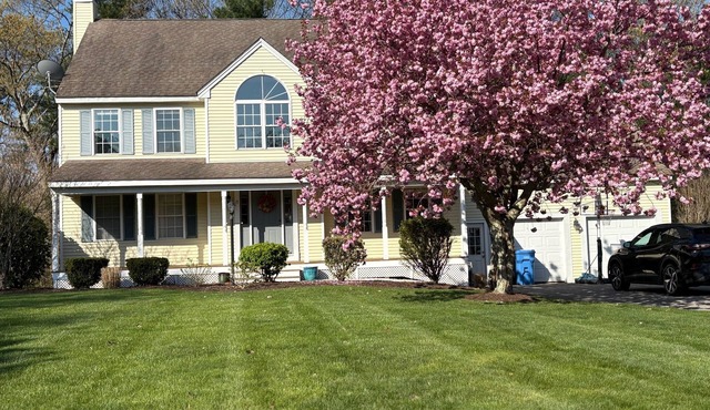 Price Drop! Spacious home 3 minutes from Boston/Gillette Stadium!