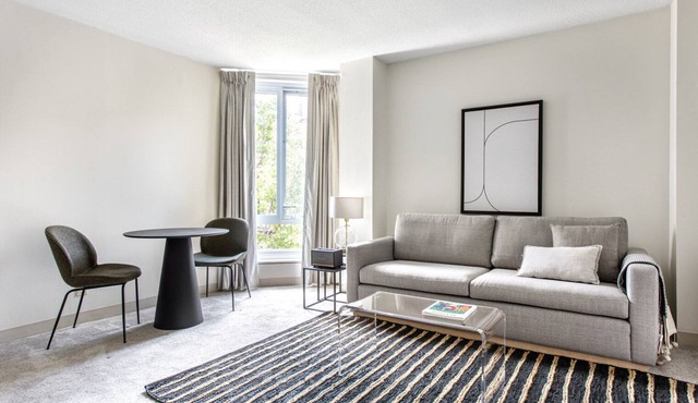 Prime Back Bay 2BR/2B steps from Prudential Center, by Blueground