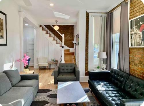 Prime DC 3BR 2Story Home - 95WalkScore Steps to Cafes Dining Nightlife Grocery Metro - Close to Downtown