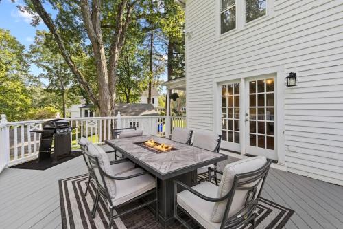 Prime West Hartford Center Location: Historic Gem