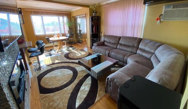 Pristine & Luxury 1 Bed and Breakfast!