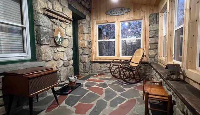 Privacy in the hills one hour from NYC and minutes to Breakneck Mtn.