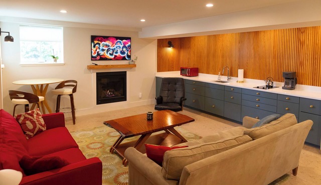 Private Apartment in Third Cliff Scituate Home .Walk to Beach. Pet Friendly
