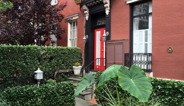 Private Apt. in Historic Home: Walk to Monuments, Museums & Convention Center.