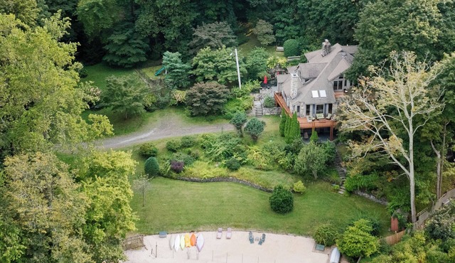 Private Beach, Kayaks, and Rustic Lakefront Living on Lake Oscawana
