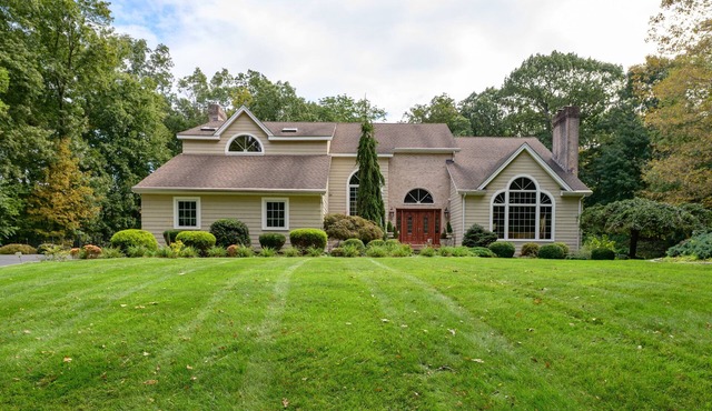 Private, beautiful, luxurious large house, close to Yale. Ideal for 8 people