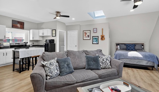 Private Country Studio w/Deck & Skylights