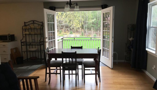 Private countryside apartment suite 1.5 miles to Woodstock