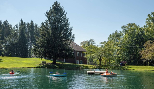 Private Estate | Sleeps 35 | 9 Bed 9.5 Bath | 2 Homes | Theater | Pond | Sport Court | Hot Tub | Sauna