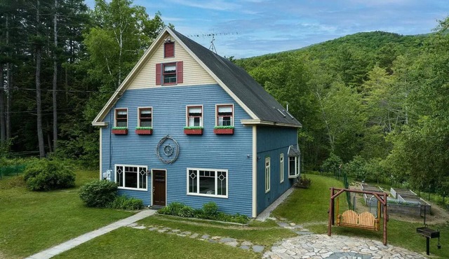 Private Family Friendly Ski&Lake Getaway on 2 acres. Short walk to Lake Sunapee