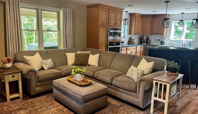 Private Farmhouse Retreat sleeps 8 near camps, wedding venues, ski areas