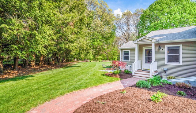 Private Guest House Near the Beach 1BR/1.5BA
