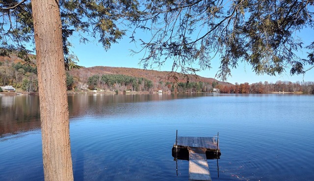 Private home on a Beautiful lake. Large deck for entertaining