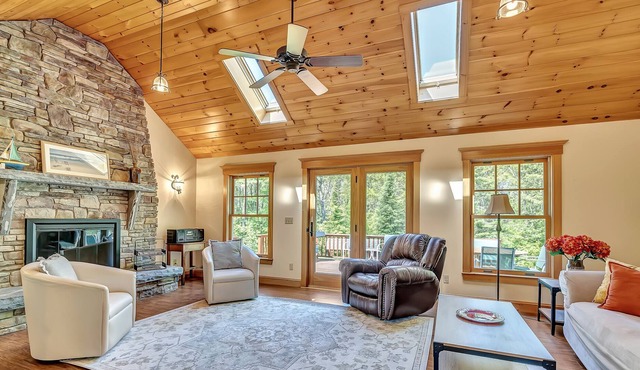 Private House in wooded area in Boothbay Center