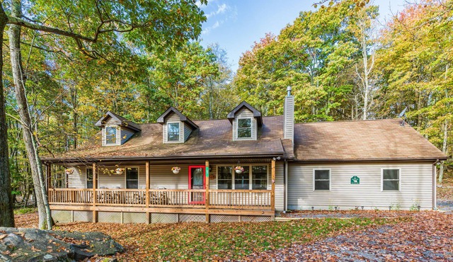 Private Lake Cabin w Deck/Grill, Fire Pit, WiFi!