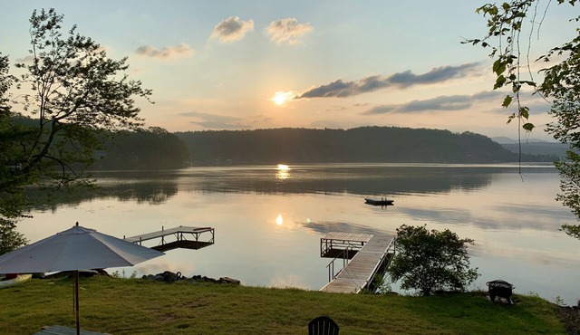 Private lake-front cabin with walk-in access to water, next to state park.
