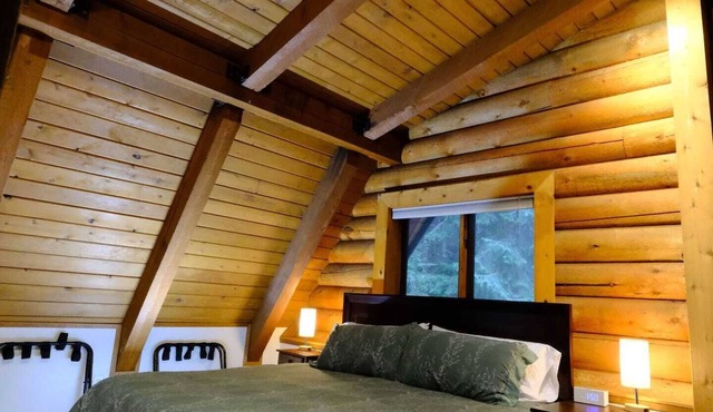 Private Log Home Apt w/King & Free Tram Tickets!