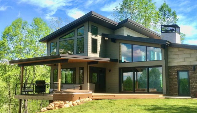 Private Mountain Top Escape with Hot Tub, Theater, Game Room & Fire Pit in Marshall