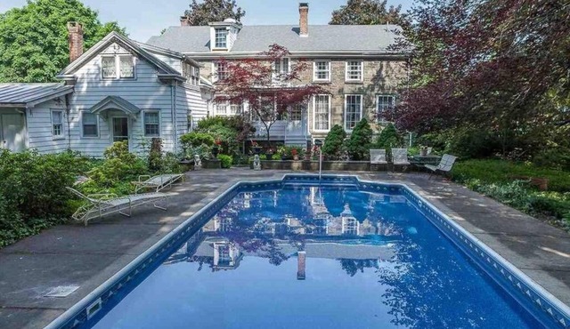 Private one bedroom guesthouse with pool