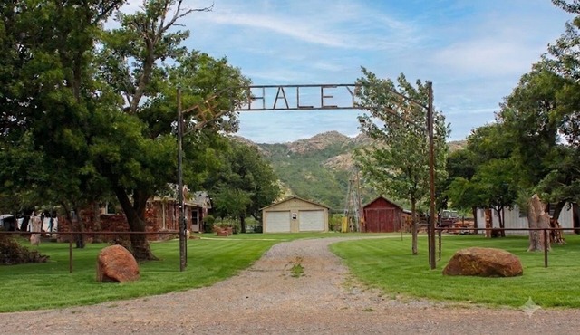 Private Ranch Retreat with Panoramic Views of the Wichita Mountains