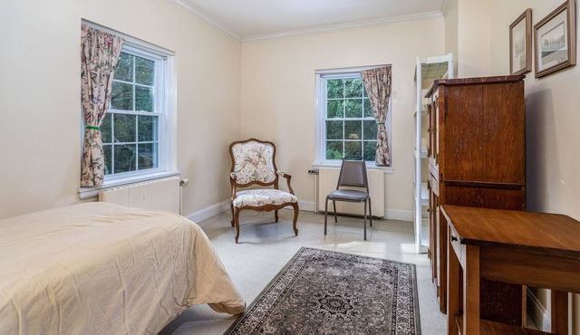 Private Room in Grand Estate w/ Separate Entrance