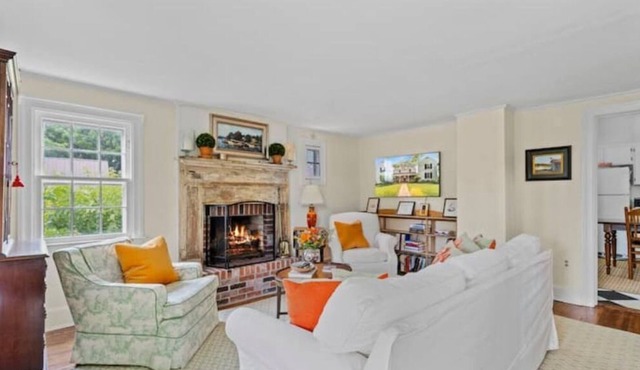 Private Waterfront Cottage on Bolingbroke Creek