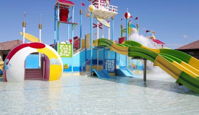 PVZ109|Overlooking Water Park! Roof Deck Pool View