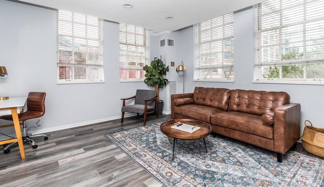 Quaint 2BR Condo in Charlestown