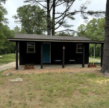 Quaint Cabin Getaway with Porch & Weekend Music in Voluntown, Connecticut