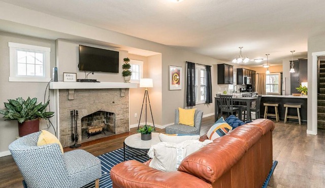 Quaint Cedar Rapids Home - 1 5 Mi to Downtown
