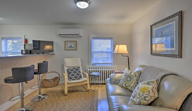 Quaint DT Greenport Apt - 2 Mi to Shelter Island!